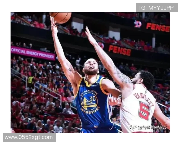 勇士队在对阵火箭队的比赛中以12分优势取得胜利展现强大实力